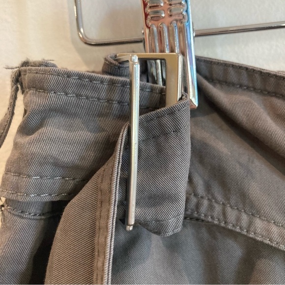 BASIC HOUSE Sz 26 Cargo Style Pants Buckle Closure Pockets Elastic Hemline Pants - Picture 9 of 16